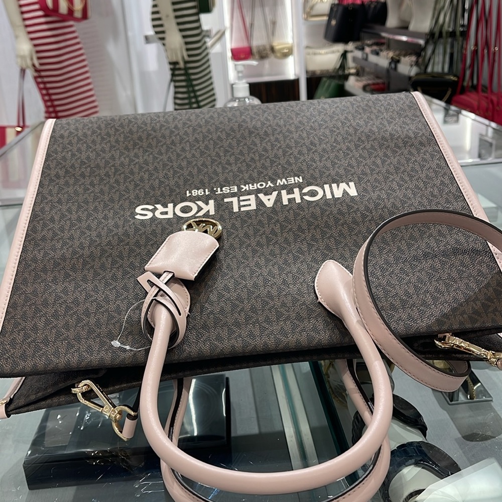 MICHAEL KORS Mirella Large Logo Tote Bag Powder Blush Signature 
NWT - Picture 7 of 16